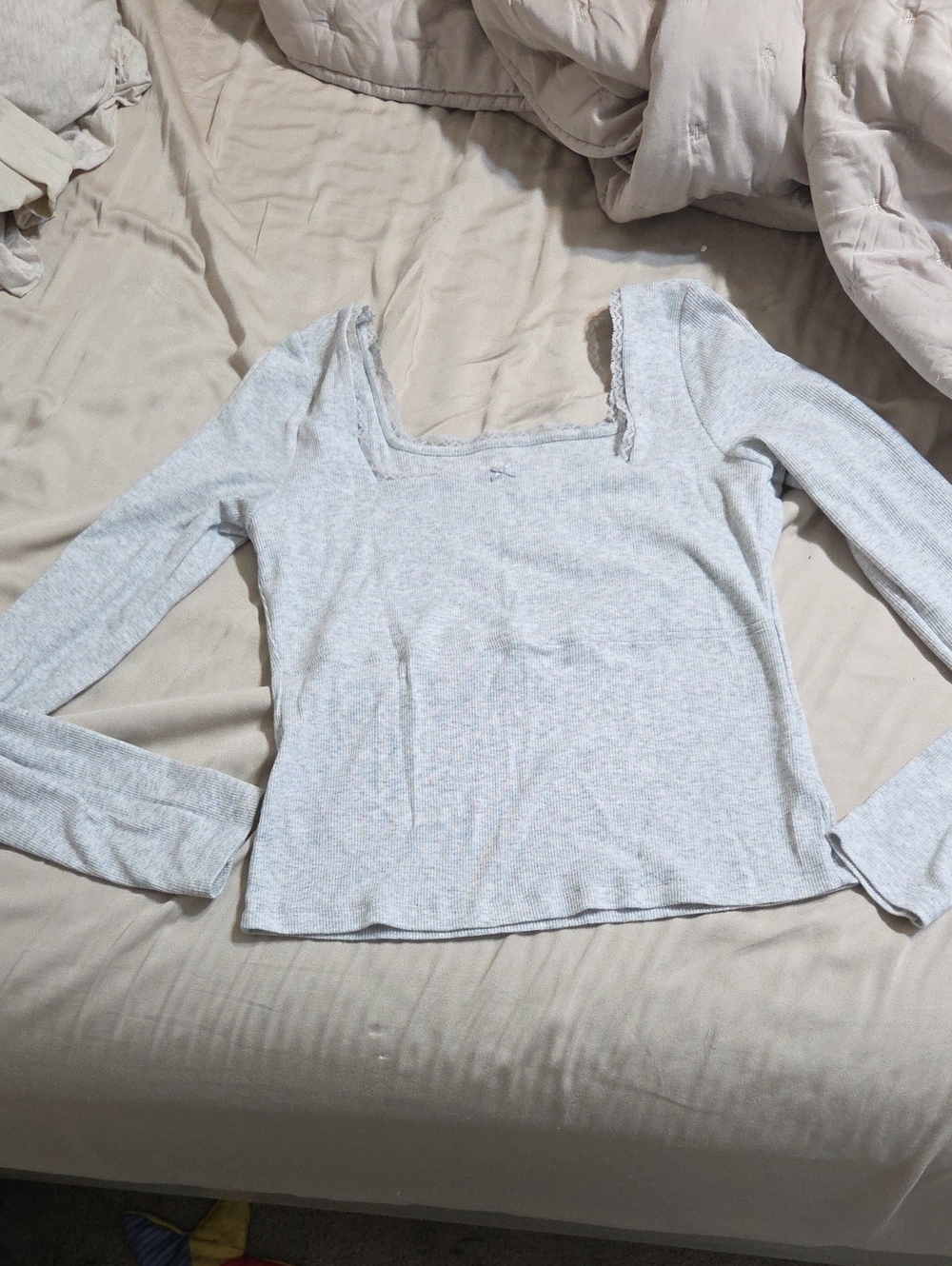 American Eagle Outfitters Light Gray Ribbed Long Sleeve Scoop Top